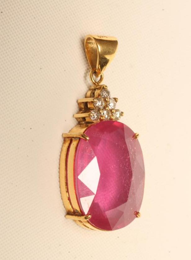 A RUBY PENDANT Image