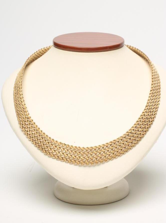 AN 18CT BI-COLOUR GOLD COLLAR Image
