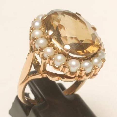 A CITRINE AND PEARL CLUSTER DRESS RING Image