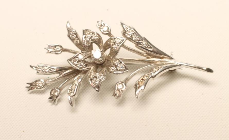 A DIAMOND FLOWER SPRAY BROOCH Image