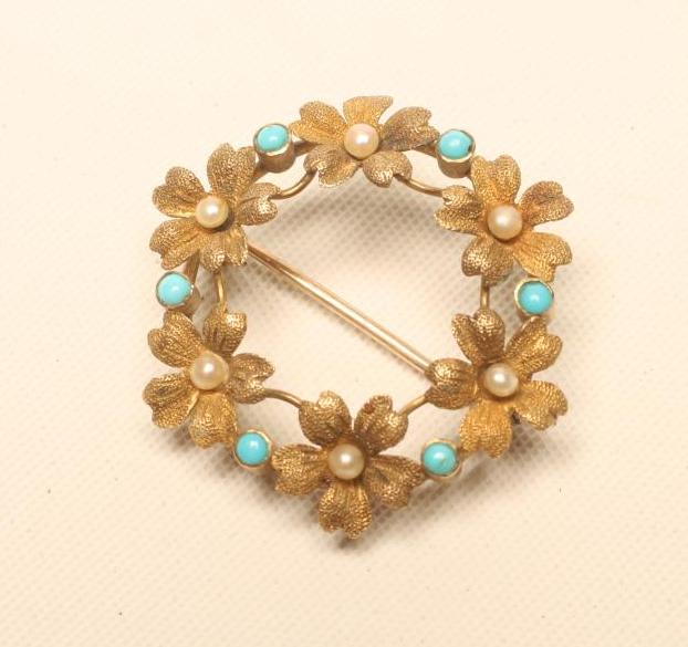 AN EDWARDIAN 15CT GOLD WREATH BROOCH Image