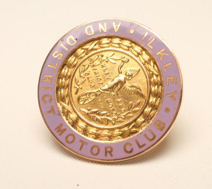 A 9CT GOLD ILKLEY MOTOR CLUB LAPEL BADGE Image