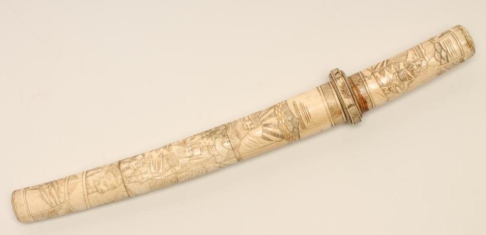 A SECTIONAL BONE TANTO Image