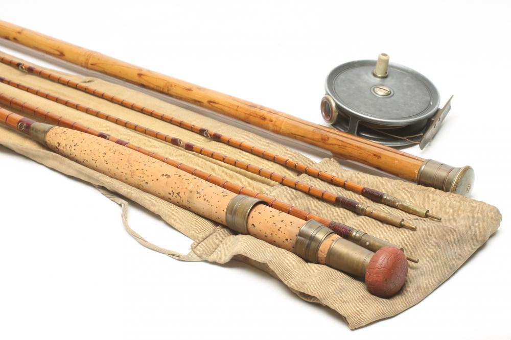 AN ALBERT SMITH & CO. REDDITCH 3 PIECE SPLIT CANE FISHING ROD Image
