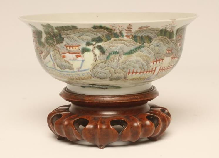 A CHINESE PORCELAIN BOWL with everted rim Image