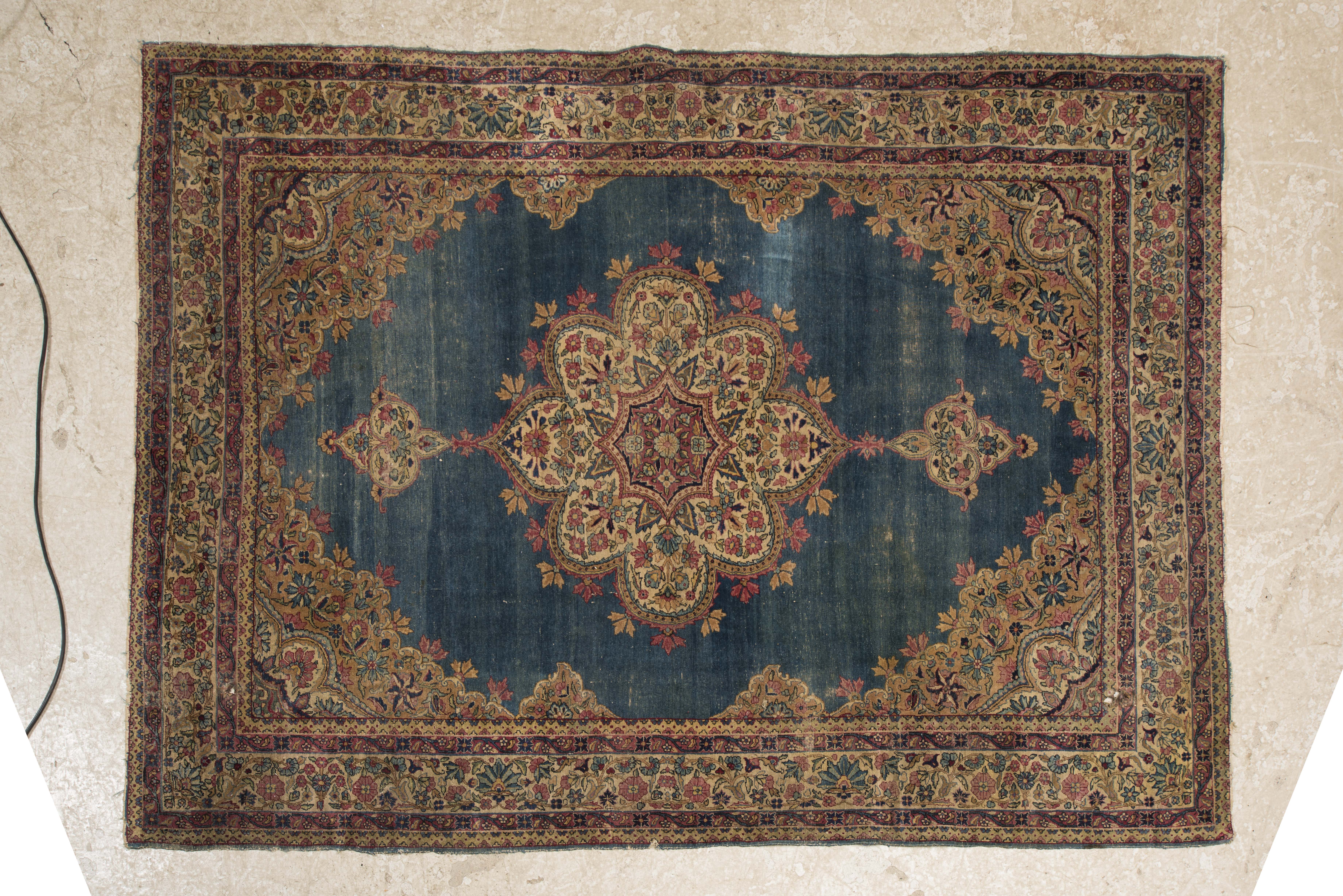 AN ANTIQUE KERMAN CARPET Image