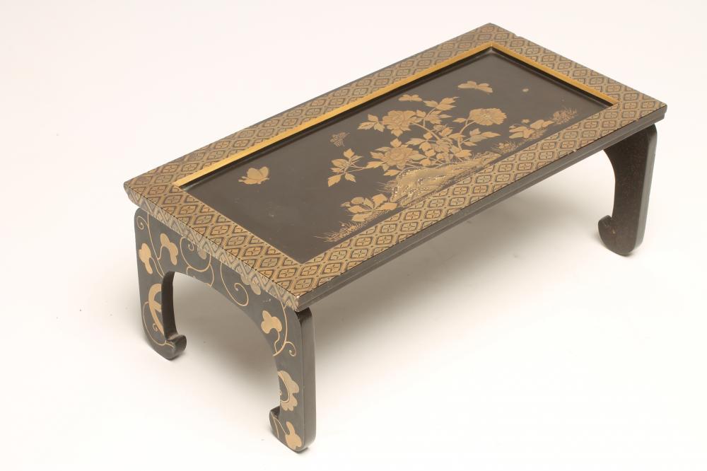 A JAPANESE LACQUER TABLE STAND Image