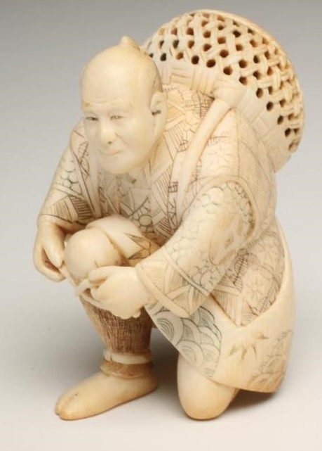 A JAPANESE ONE PIECE IVORY FIGURE Image