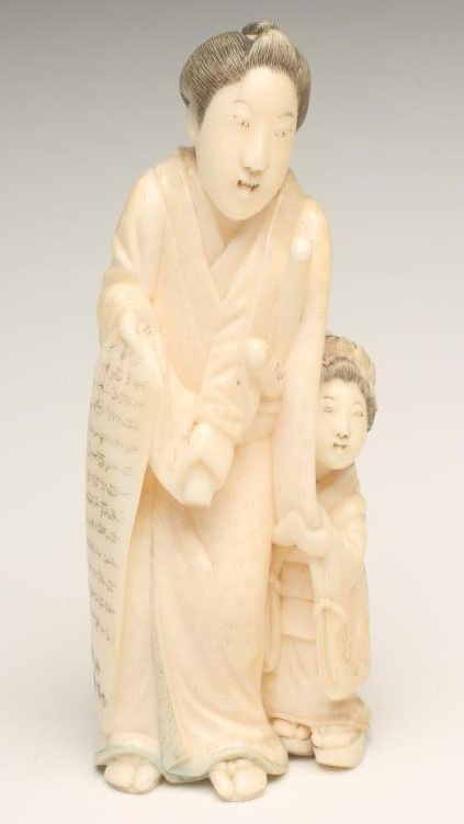 A JAPANESE ONE PIECE MARINE IVORY FIGURE Image