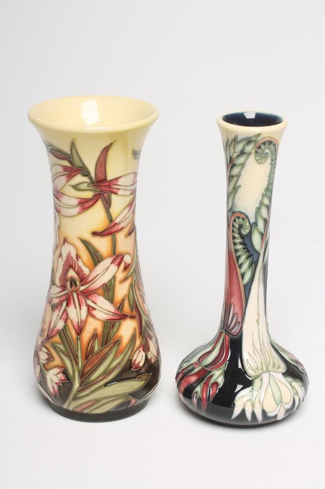 A MOORCROFT POTTERY VASE Image
