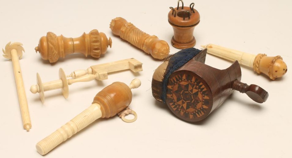 A TUNBRIDGE WARE SEWING CLAMP Image