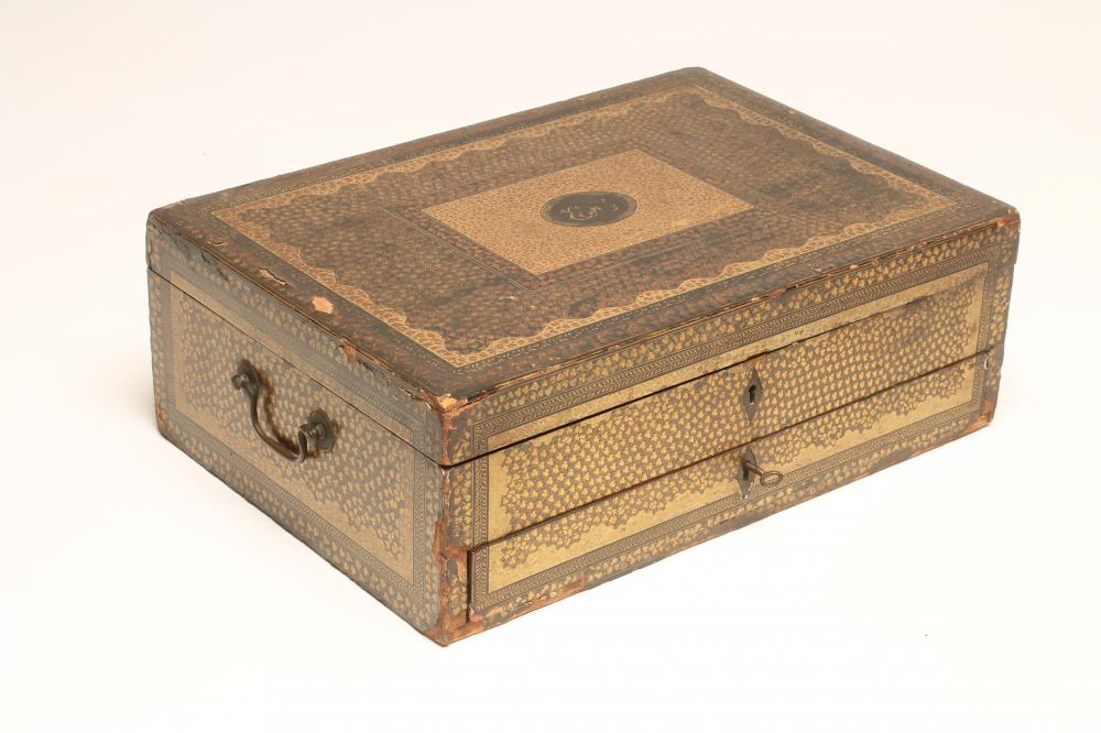 A CHINESE EXPORT LACQUER SEWING BOX Image