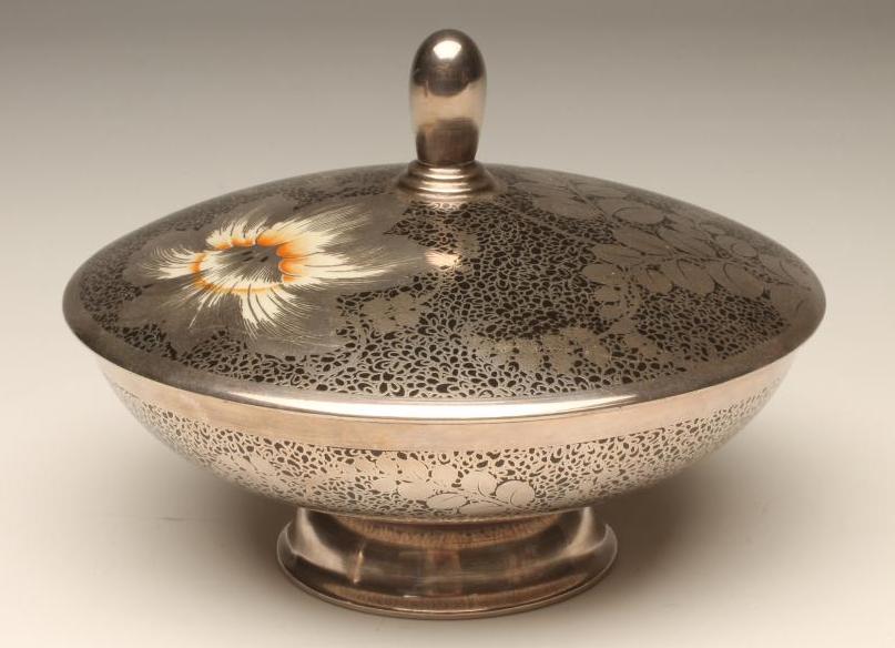 AN ART DECO ROSENTHAL PORCELAIN POWDER BOWL AND COVER Image