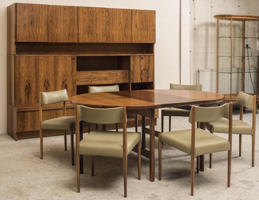 AN ARCHIE SHINE DANISH DESIGN ROSEWOOD DINING SUITE Image