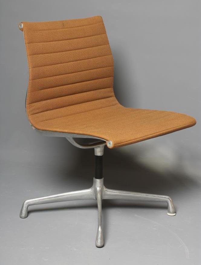 A CHARLES EAMES FOR HERMAN MILLER DESK CHAIR Image
