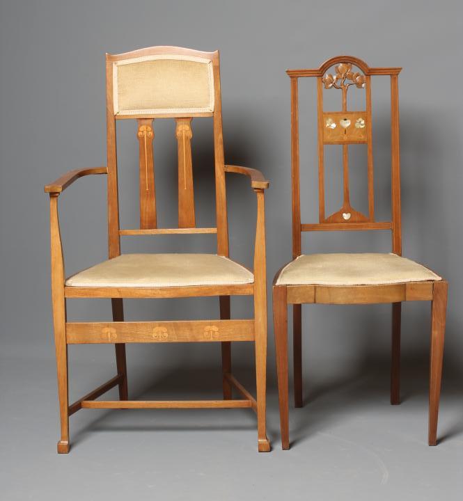 AN ARTS AND CRAFTS MAHOGANY SIDE CHAIR Image