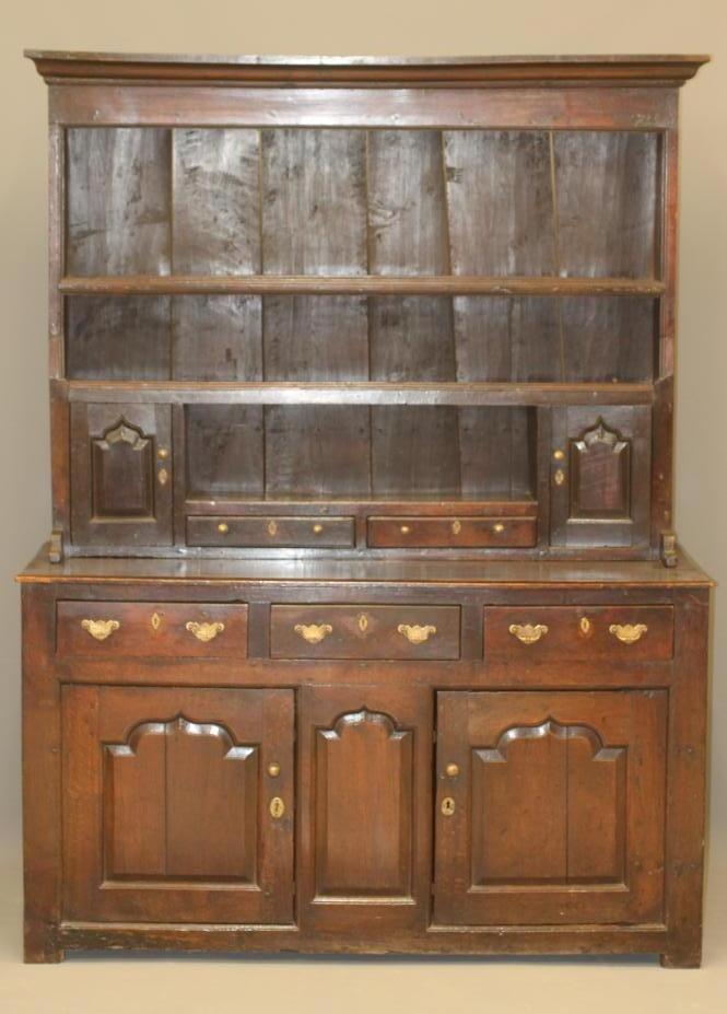 A GEORGIAN OAK DRESSER Image