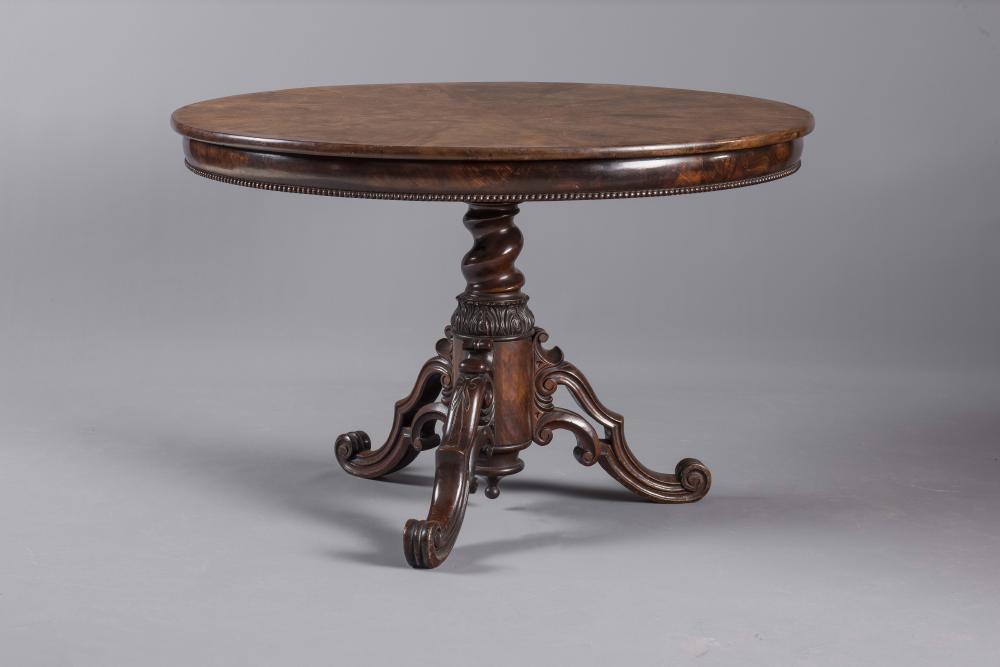 A VICTORIAN MAHOGANY CENTRE TABLE Image