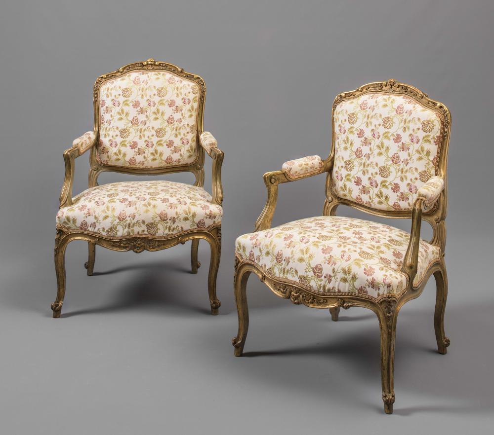 A PAIR OF GILT WOOD FAUTEUILS Image