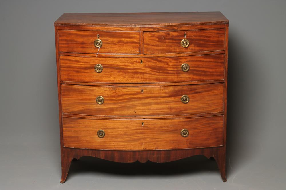 A REGENCY MAHOGANY CHEST Image
