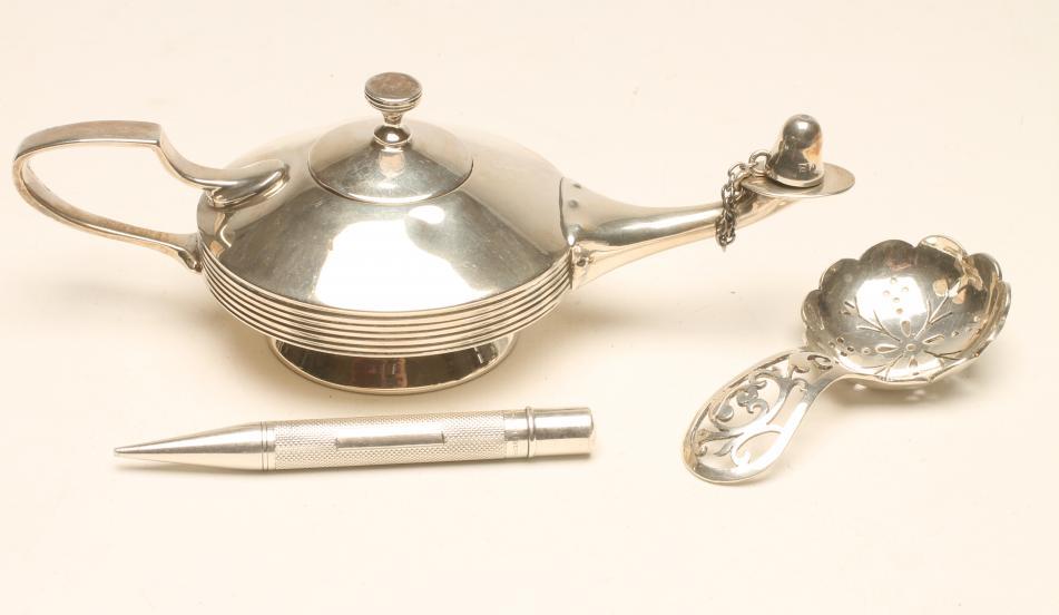 A SILVER CADDY SPOON Image