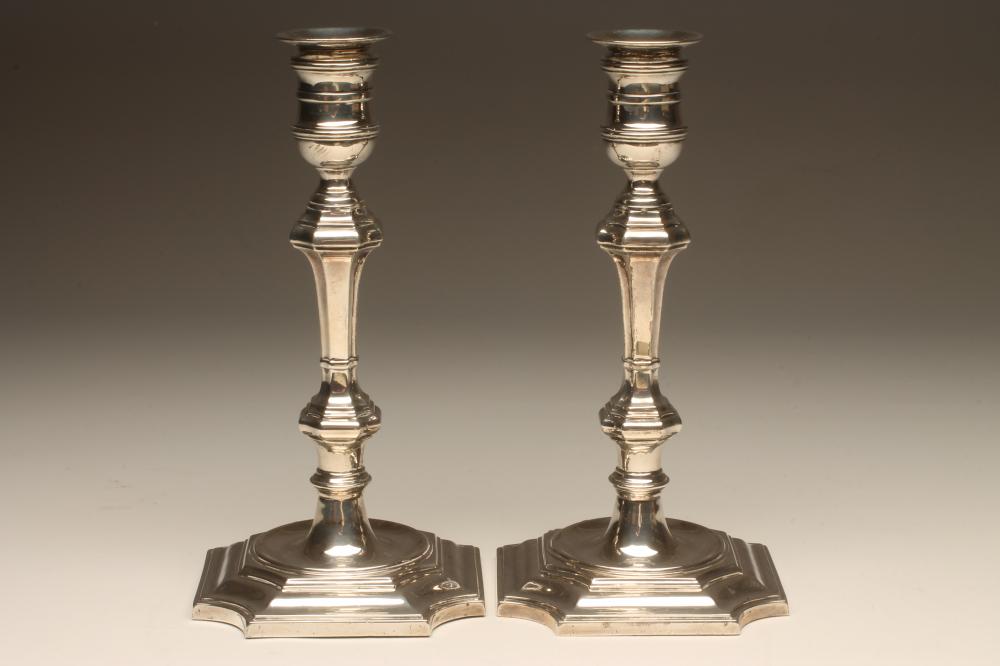 A PAIR OF SILVER CANDLESTICKS Image