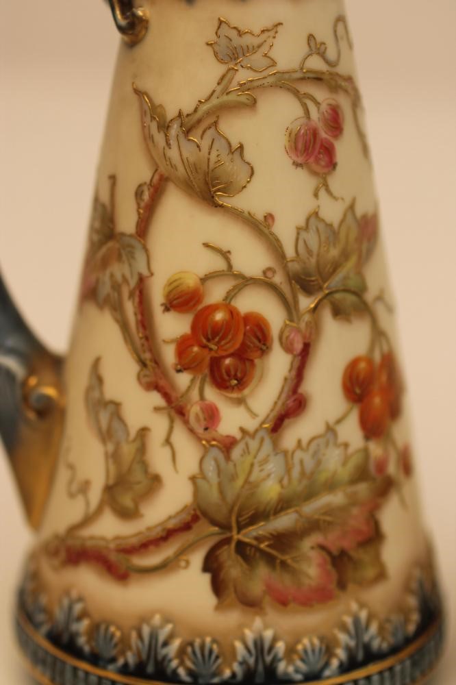 A VICTORIAN ROYAL WORCESTER CHINA EWER Image