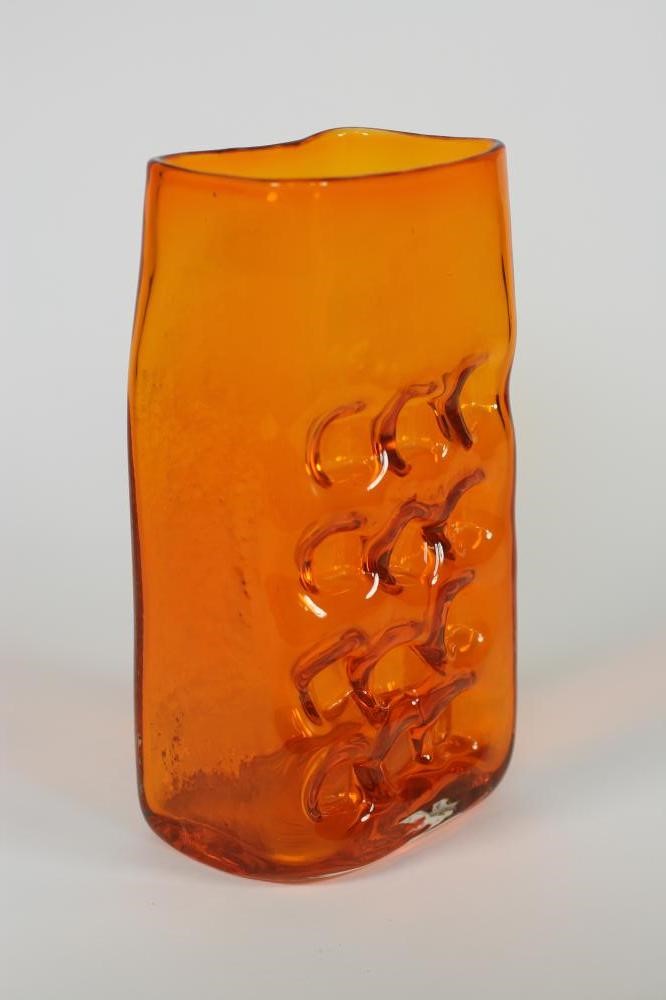 A WHITEFRIARS HOBNAIL PATTERN TANGERINE GLASS VASE Image
