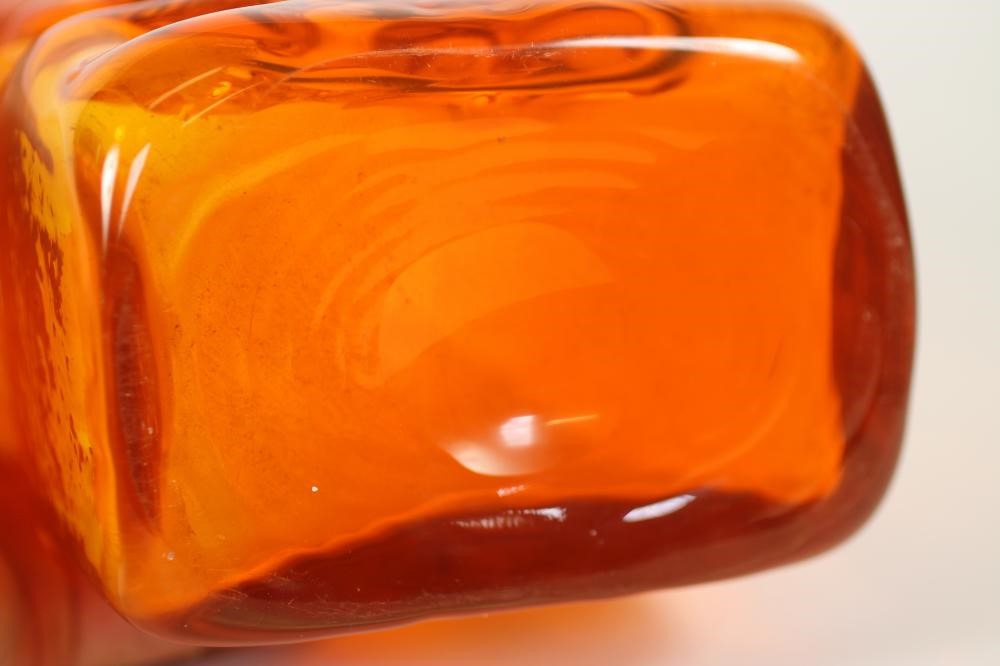 A WHITEFRIARS HOBNAIL PATTERN TANGERINE GLASS VASE Image