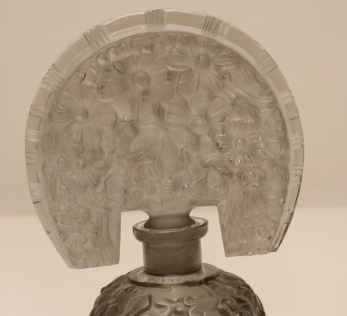 A CZECHOSLOVAKIAN GREY TINTED GLASS PERFUME BOTTLE AND STOPPER Image