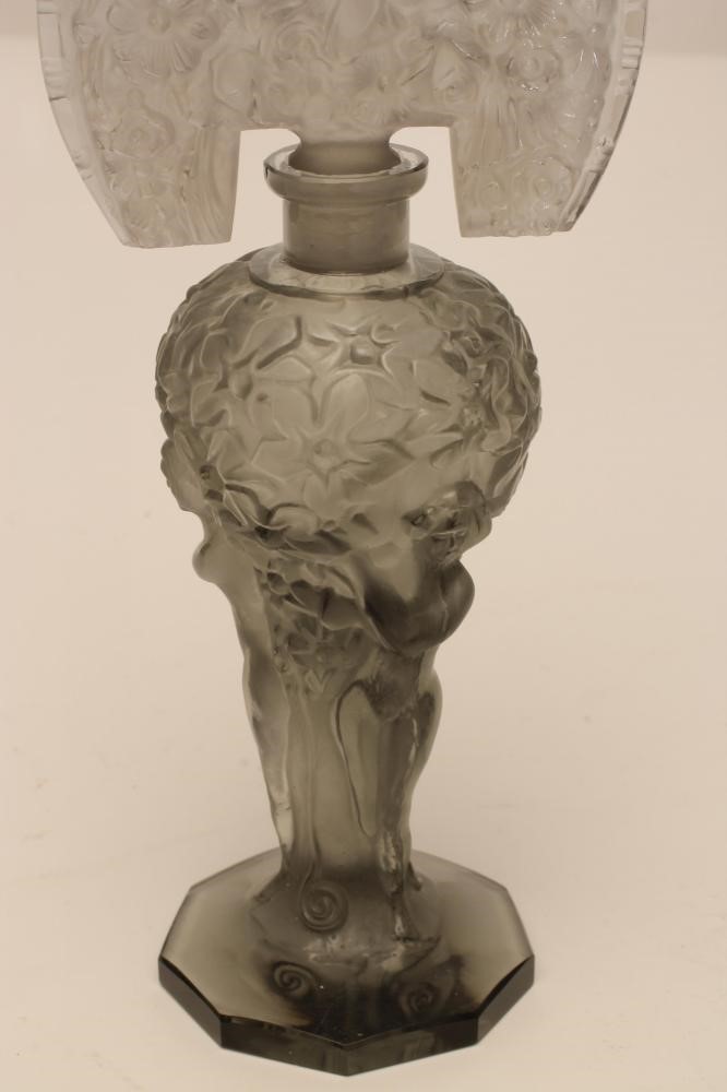 A CZECHOSLOVAKIAN GREY TINTED GLASS PERFUME BOTTLE AND STOPPER Image