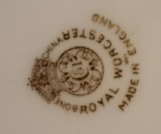 A ROYAL WORCESTER CHINA CABINET PLATE Image