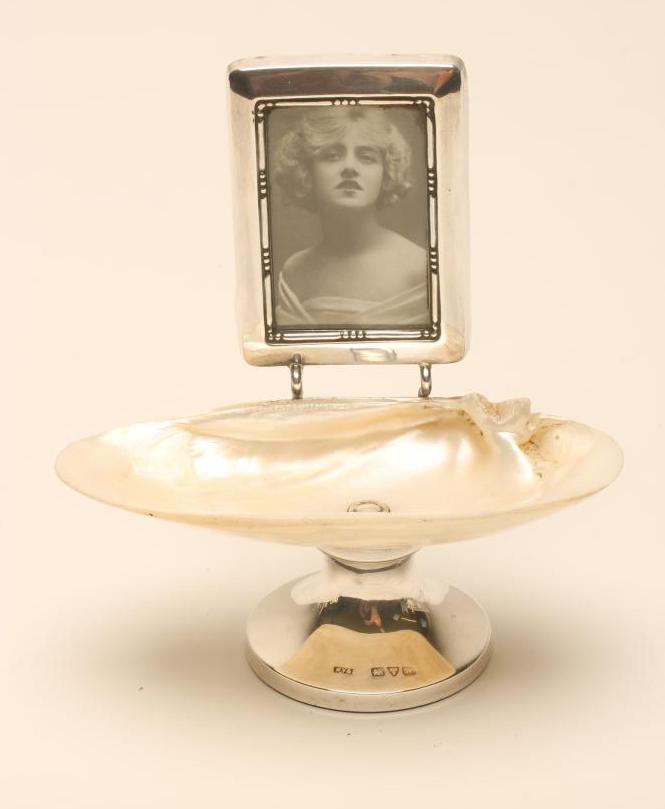A SILVER DRESSING TABLE STAND Image