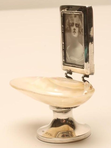 A SILVER DRESSING TABLE STAND Image