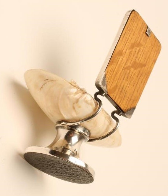 A SILVER DRESSING TABLE STAND Image