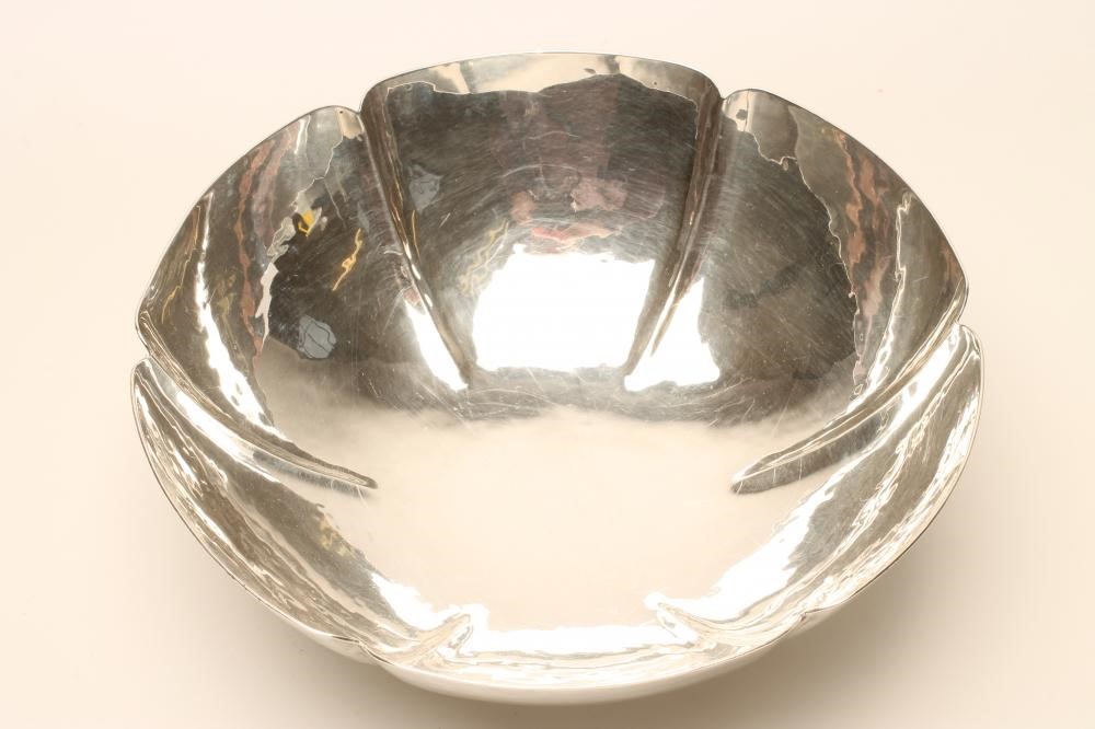 A SILVER FRUIT BOWL Image