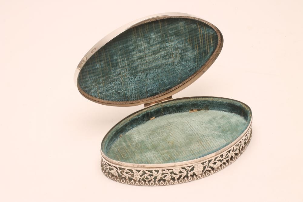 A SILVER DRESSING TABLE BOX Image