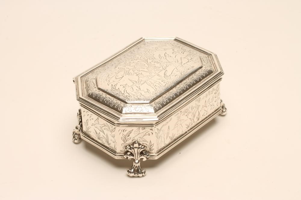 A SILVER DRESSING TABLE BOX Image
