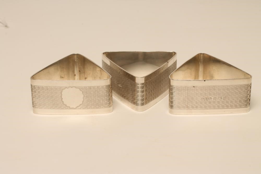 A SET OF TWELVE ART DECO SILVER NAPKIN RINGS Image