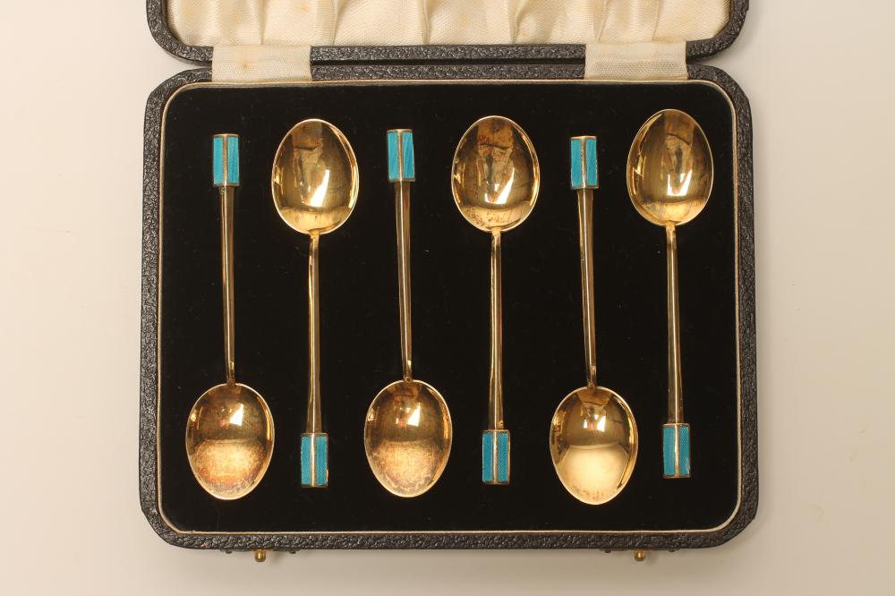 A SET OF SIX ART DECO SILVER GILT COFFEE SPOONS Image