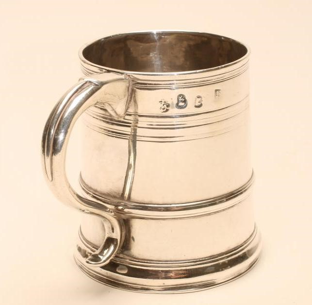 A QUEEN ANNE BRITANNIA STANDARD SILVER MUG Image