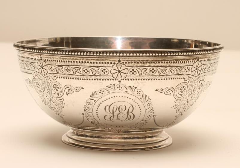 A VICTORIAN SILVER SUGAR BASIN Image