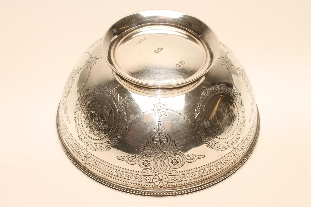A VICTORIAN SILVER SUGAR BASIN Image