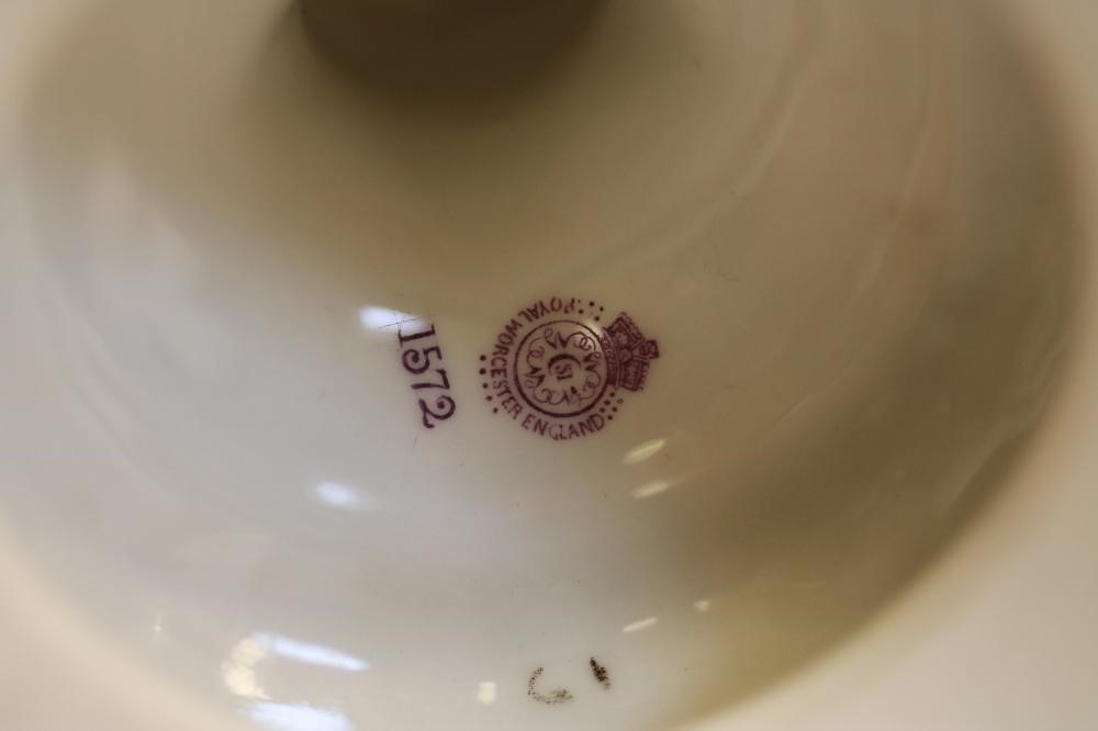 A ROYAL WORCESTER CHINA VASE Image