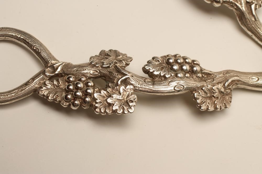 A PAIR OF VICTORIAN SILVER GRAPE SCISSORS Image