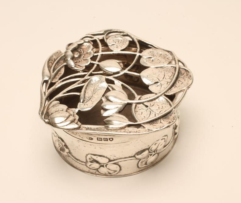 AN EDWARDIAN SILVER DRESSING TABLE BOX AND COVER Image