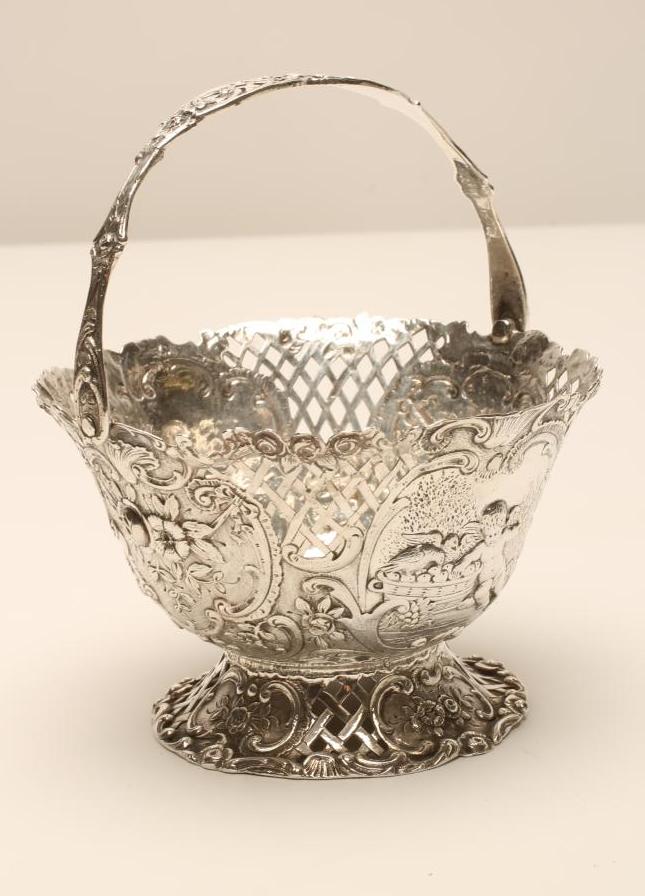 A LATE VICTORIAN SILVER BASKET retailed by William Moering Image