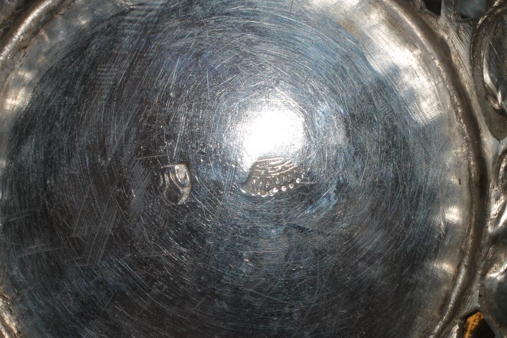 A LATE VICTORIAN SILVER BASKET retailed by William Moering Image