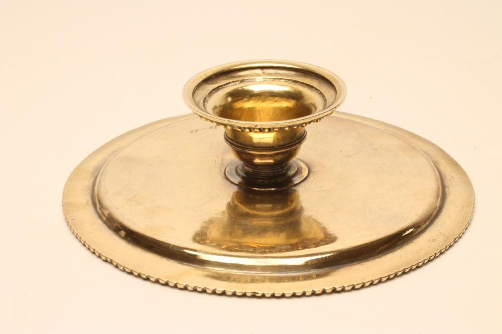 AN EARLY GEORGE I SILVER FOOTED SALVER (1697-1720) Image