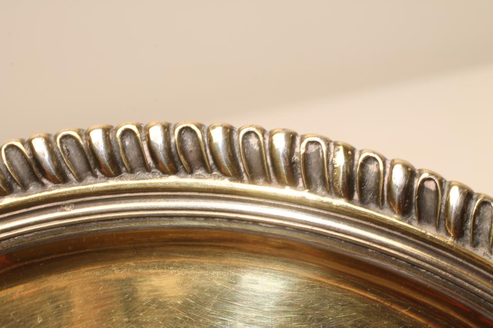 AN EARLY GEORGE I SILVER FOOTED SALVER (1697-1720) Image